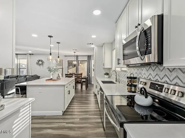 10617 W Daley Ln — Photo 1