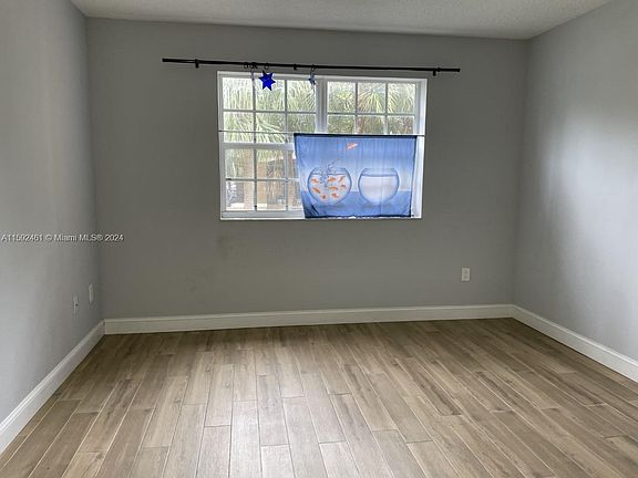4th image of 215 SW 117th Ter #14206