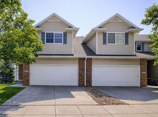 6914 Naples Dr, Lincoln, NE 68526