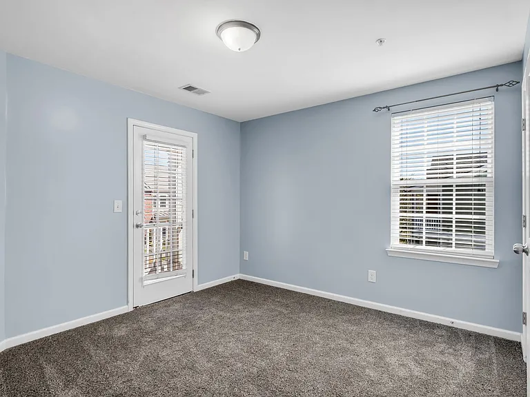 2031 Hemlock Dr #1 — Photo 19