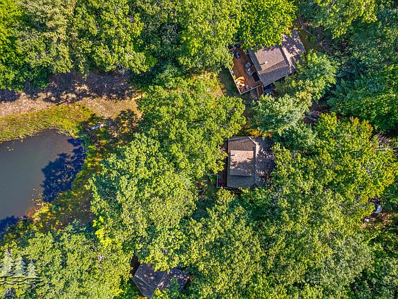 3rd image of 833 Golf Cottage Dr