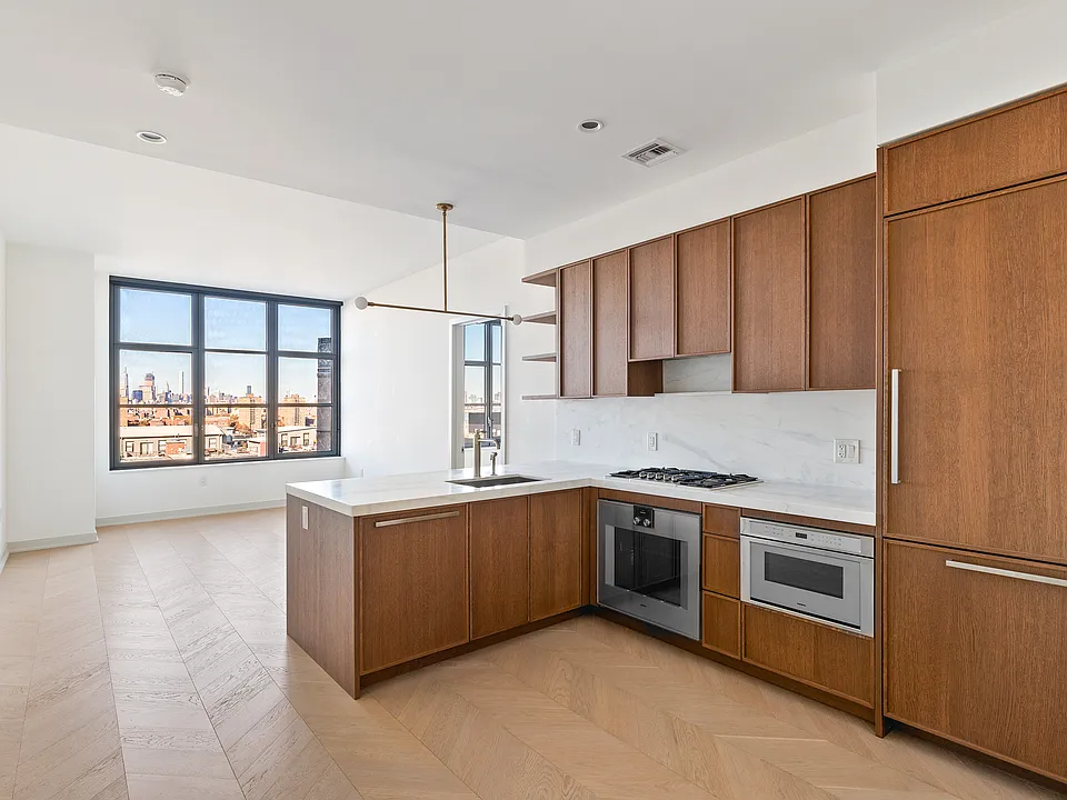 180 Front St #8B