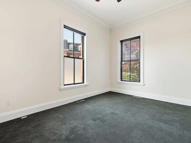 1110 Washington St — Photo 15