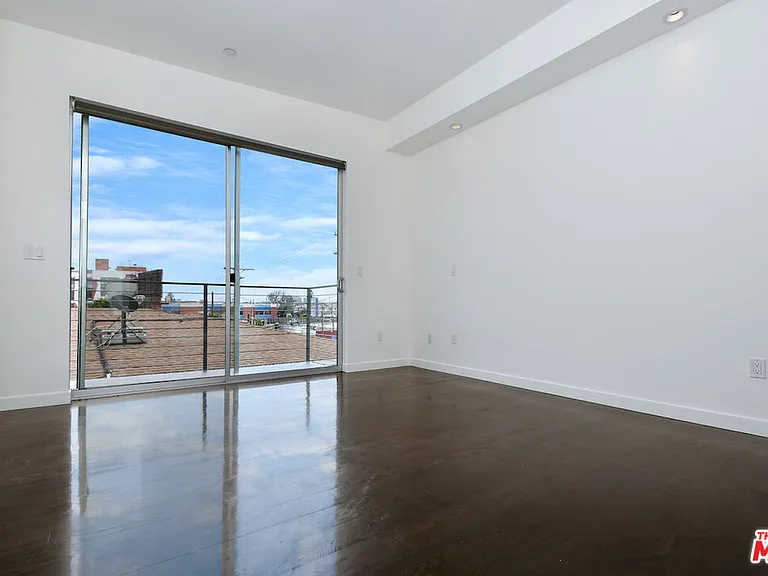 11610 Ohio Ave #1 — Photo 34