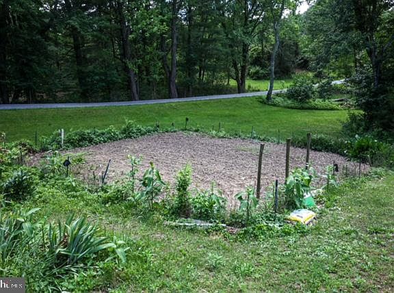 4th image of 1740 Fairmount Rd