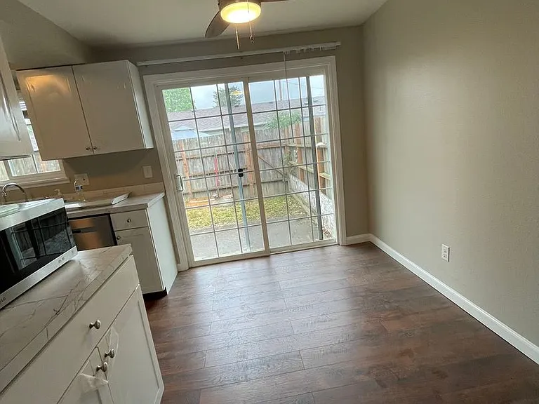 Albany Meadows Apartments — Photo 112