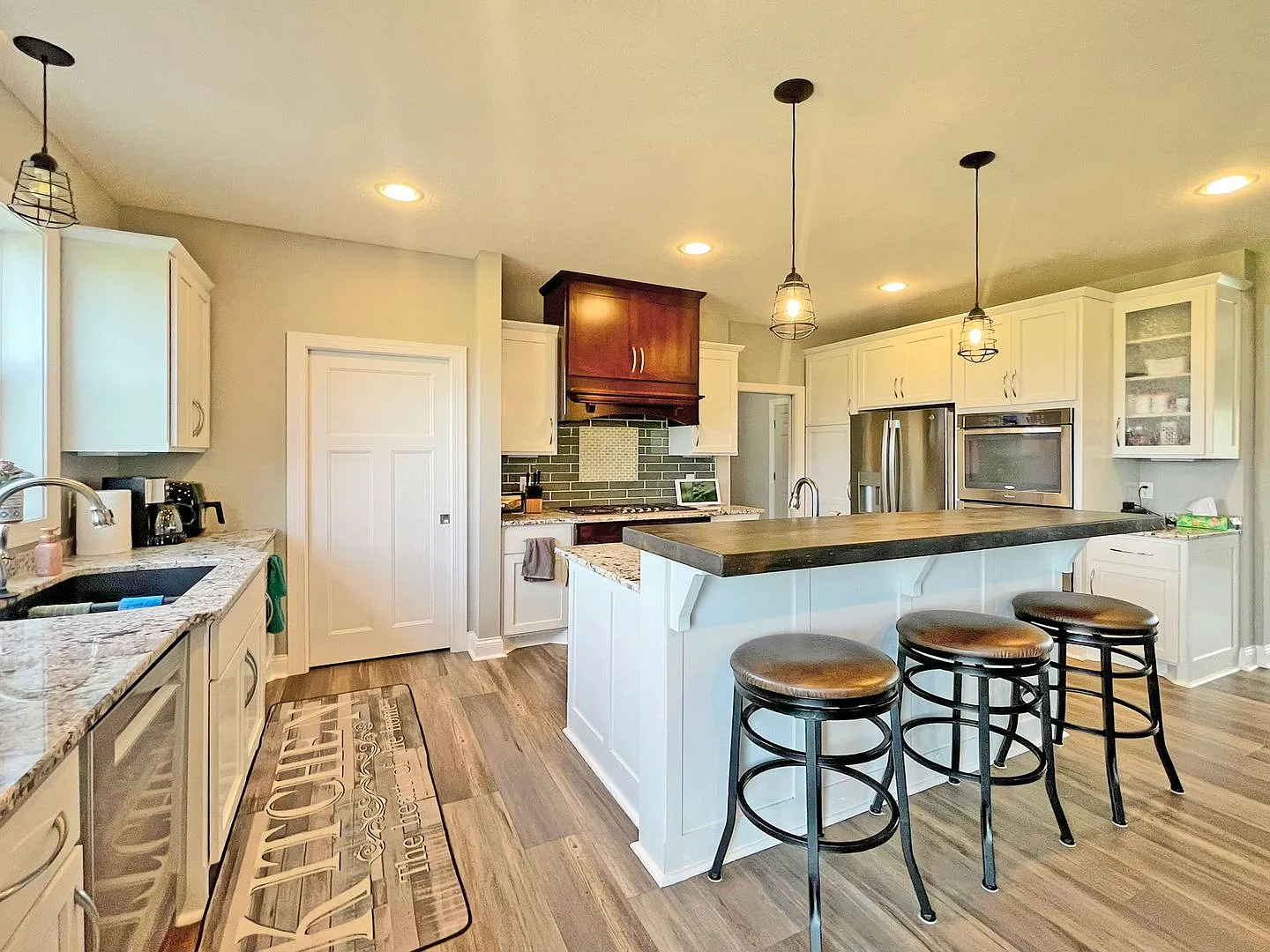 Big Beautiful Custom Home on Nature Preserve, Gourmet Kitchen, Granite, 2 Fireplaces, Primary Sui... — Photo 3