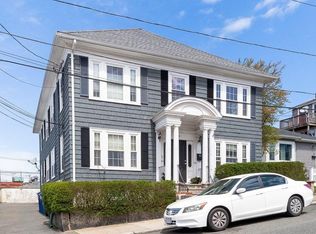 18 Ropes St #2R, Salem, MA 01970