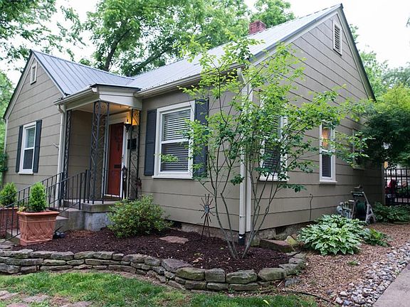 2nd image of 923 N Highland Ave