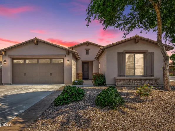 2695 E RAKESTRAW Lane, Gilbert, AZ 85298