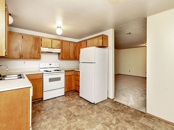 4th image of 9617 10th Ave E APT 1