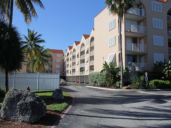 4th image of 3930 S Roosevelt Blvd APT 211S