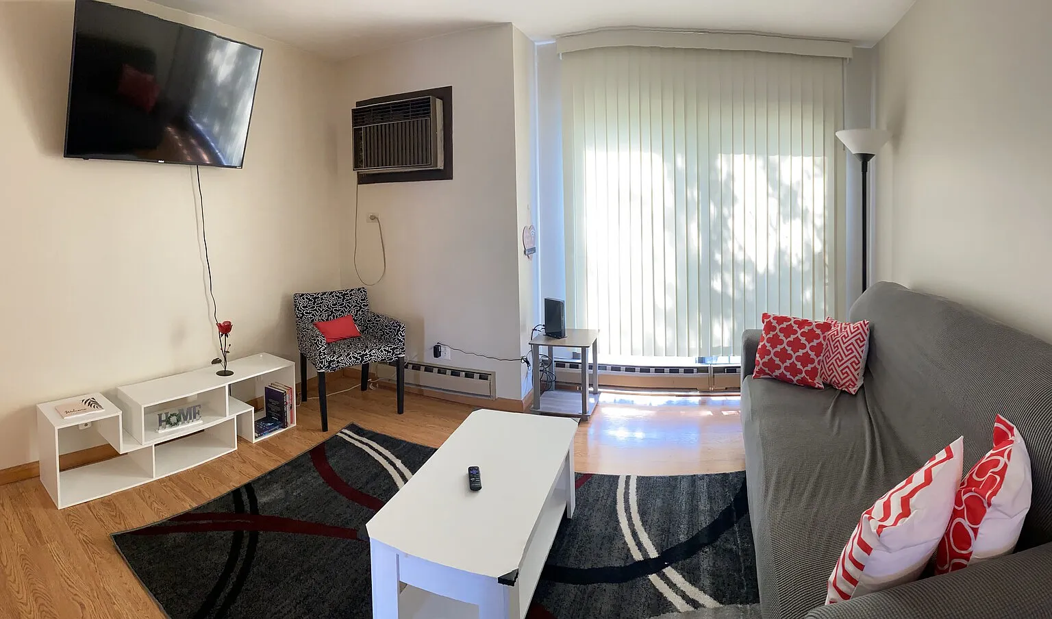 Extended stay-Near O'Hare, Restaurants & Shopping — Photo 1