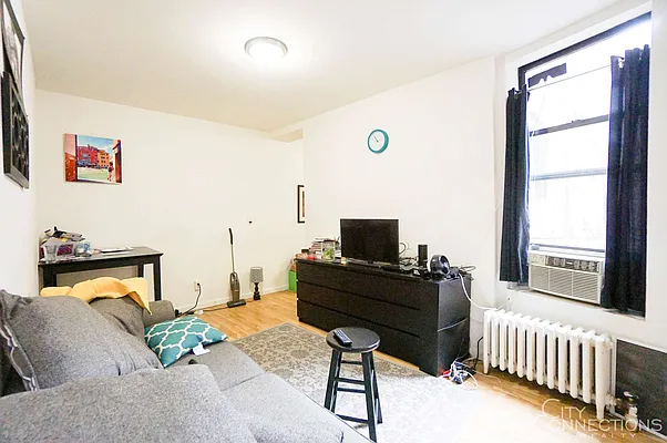 Rented by City Connections Realty | media 44