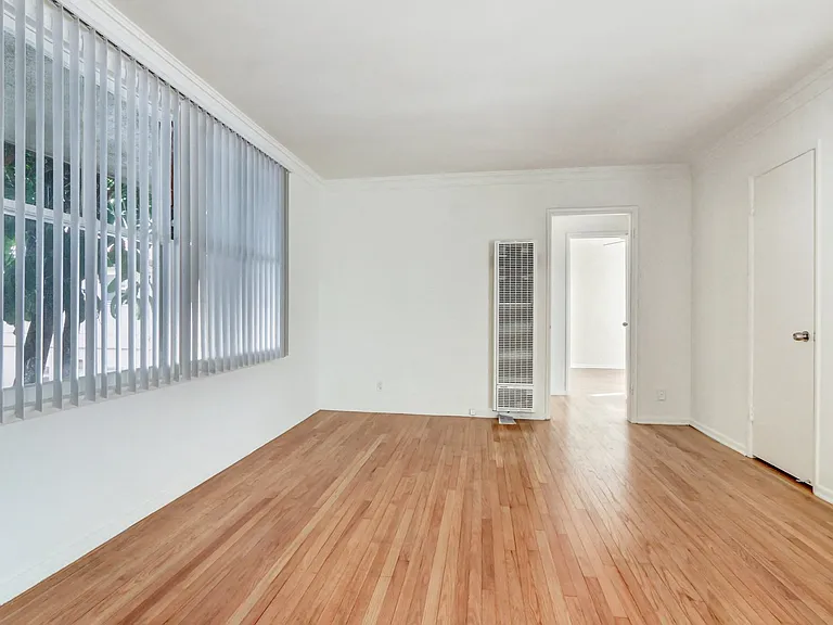 Hayworth Avenue Apartments — Photo 32