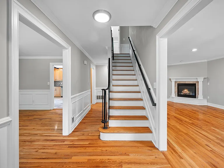 49 N Chatsworth Ave — Photo 3