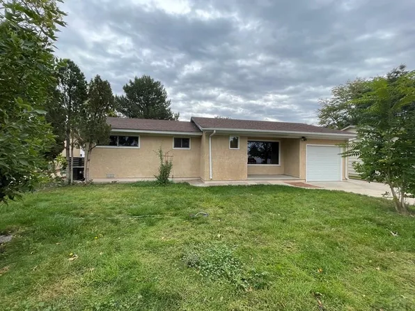 36 Scotland Rd, Pueblo, CO 81001