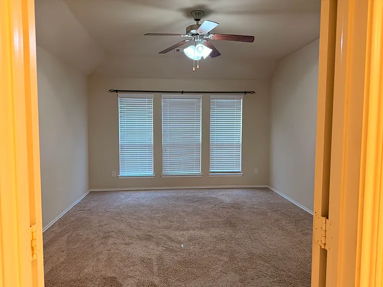 921 Lake Woodland Dr — Photo 8