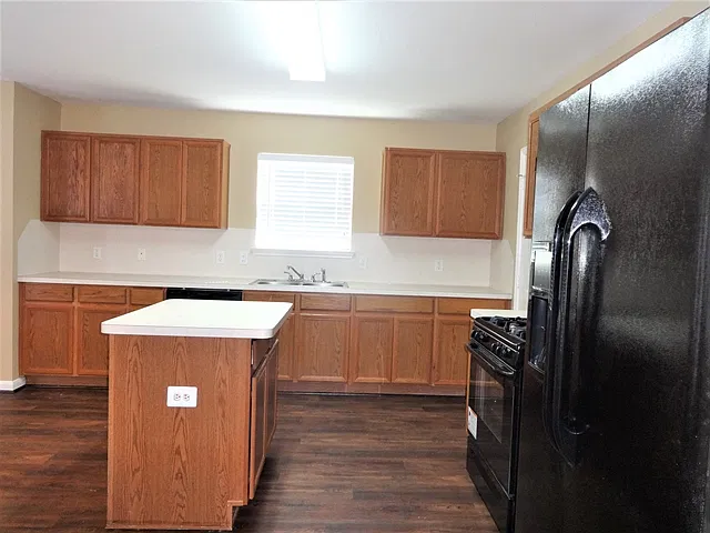 3 bed, 2.5 bath, 1860 sqft, $2,060 — Photo 4