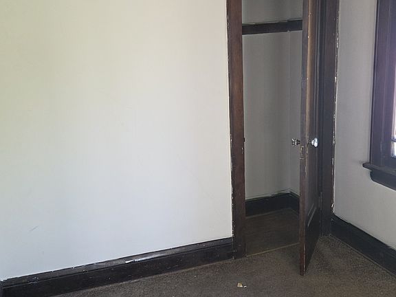 4th image of 228 Cole Ave