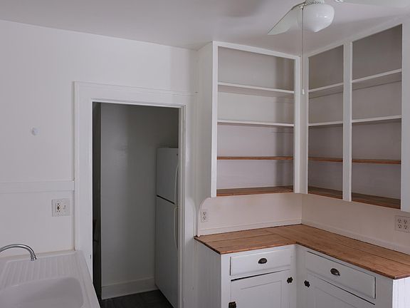 5th image of 15 McClure Dr