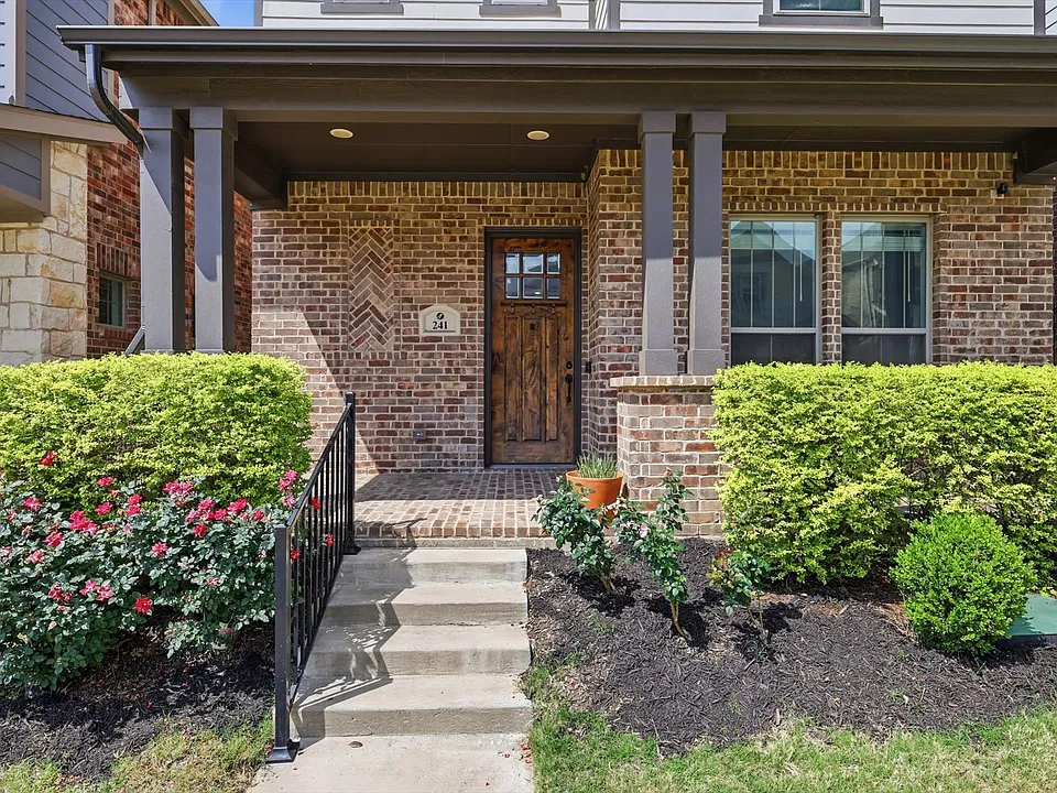 241 Harbor Hills Dr