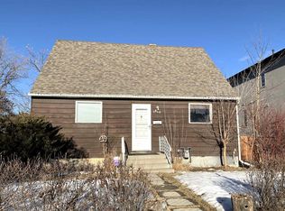 7616 S 34th Ave NW, Calgary, AB T3B 1N6