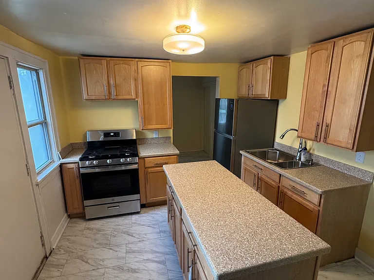58 Caledonia St NE — Photo 8
