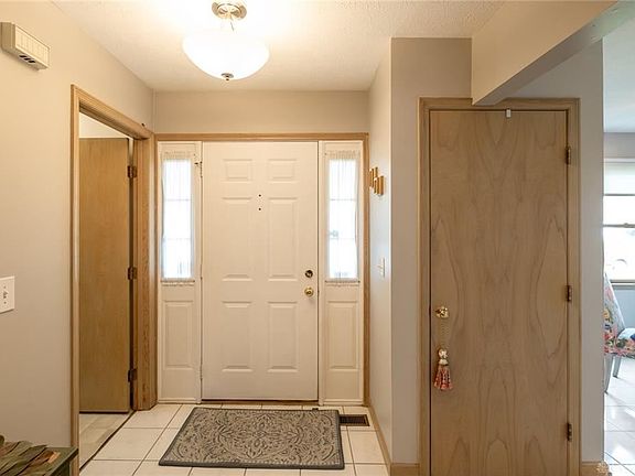 3rd image of 5706 Rowena Ave