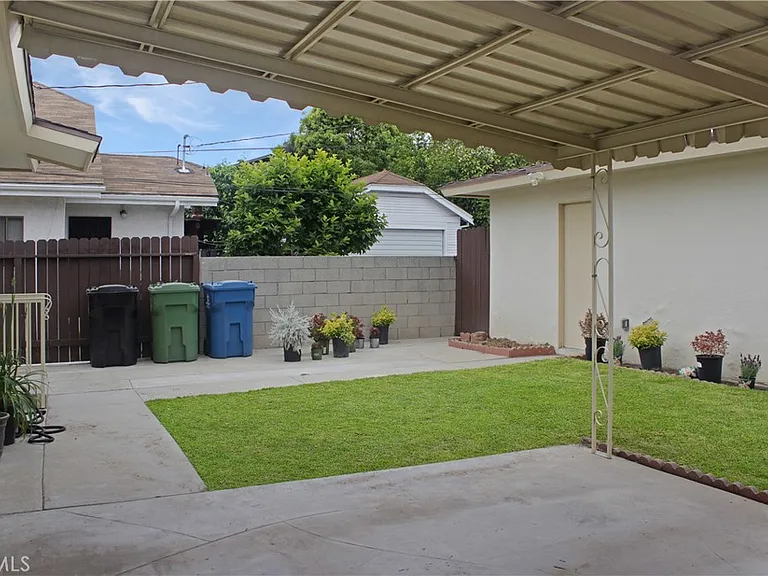 2513 Birch St — Photo 32
