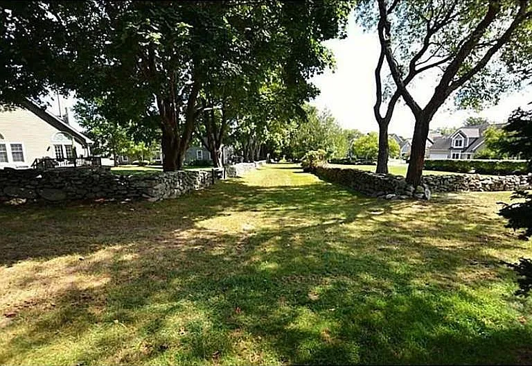 2 Weetamoe Farm Dr — Photo 22