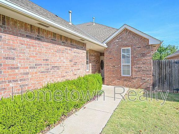 2nd image of 11317 NW 121st Pl
