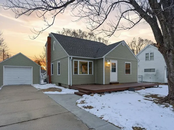 605 1st Ave SE, Pine Island, MN 55963