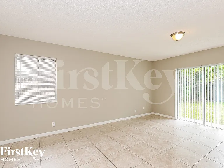 7200 NW 46th St — Photo 8