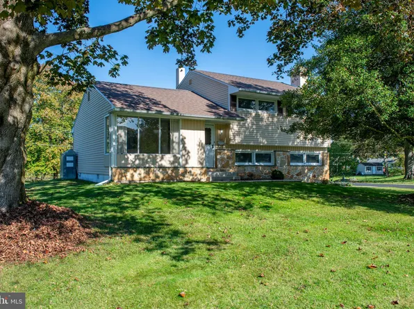 509 Lakeside Dr, Exton, PA 19341