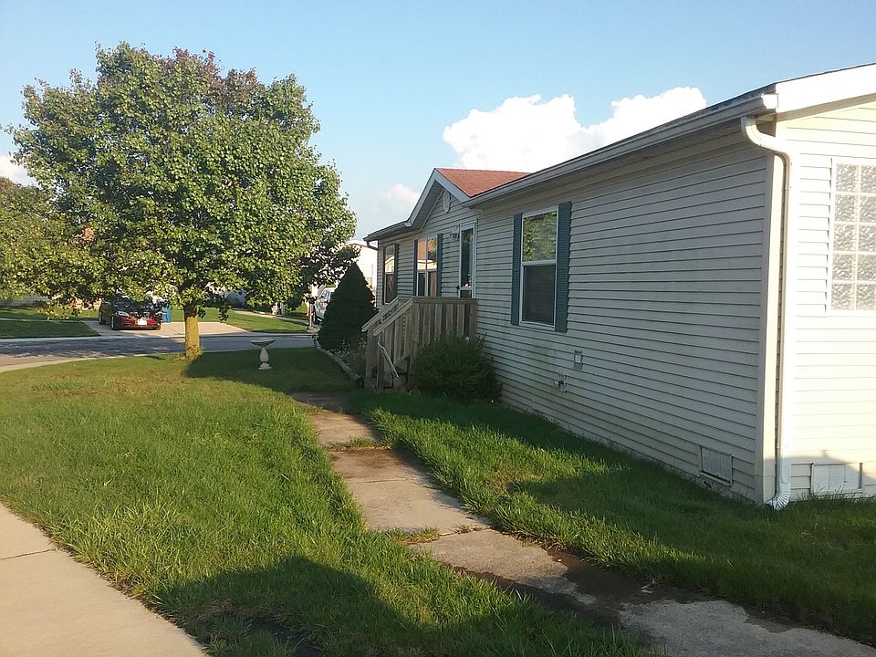 1st image of 121 Riverview Cir