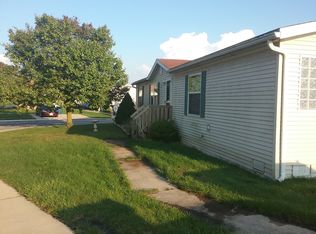 121 Riverview Cir, Saline, MI 48176