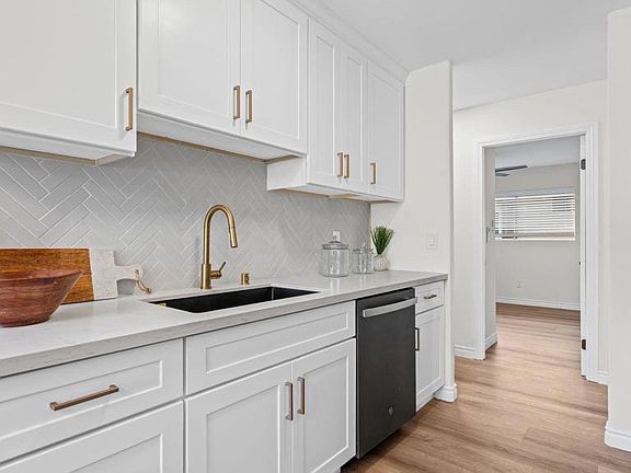 4th image of 3530 Arey Dr APT 15