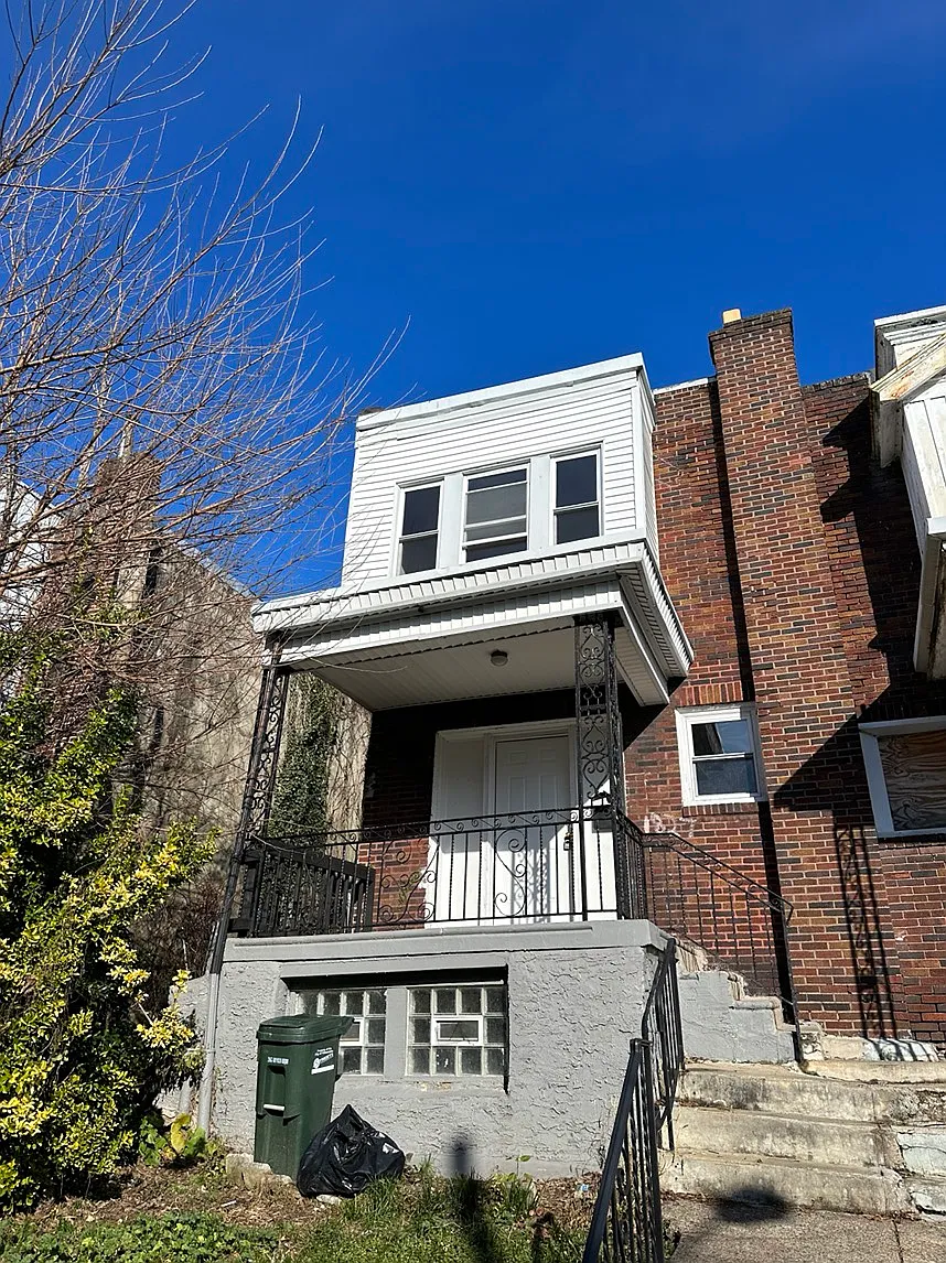3 bed, 1270 sqft, $1,895 — Photo 1
