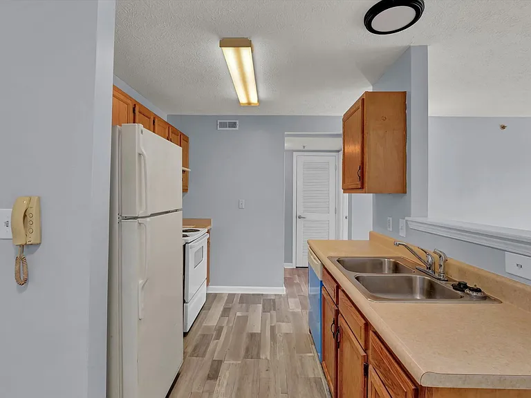 Rowan Place Apartments — Photo 41