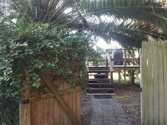 4th image of 94059 Palm Cir