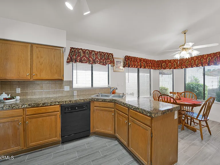 11010 W Poinsettia Dr — Photo 15
