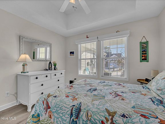 4th image of 404 Sunset Oaks Lane