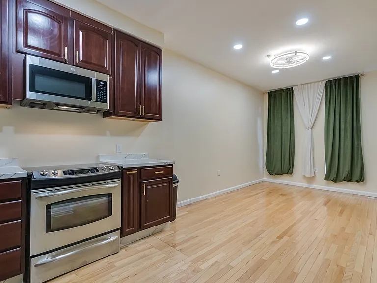 Living Room / Kitchen