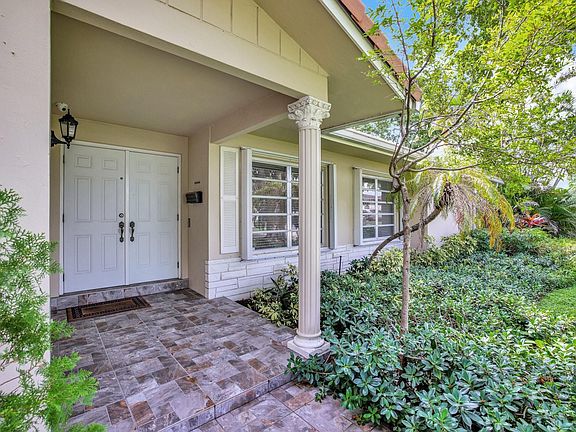 4th image of 4300 NE 21st Avenue