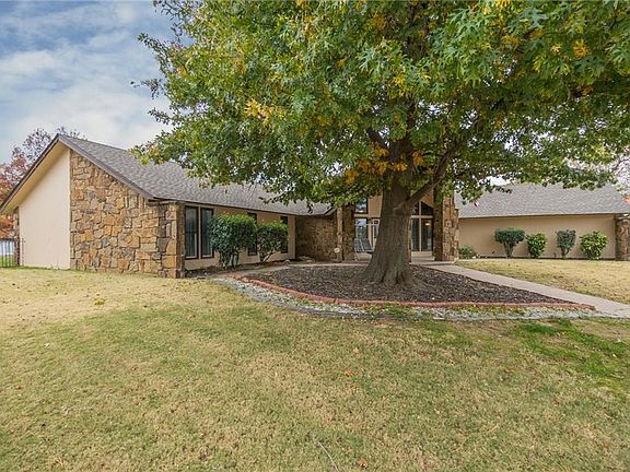 2nd image of 304 Cindy Brook Ln