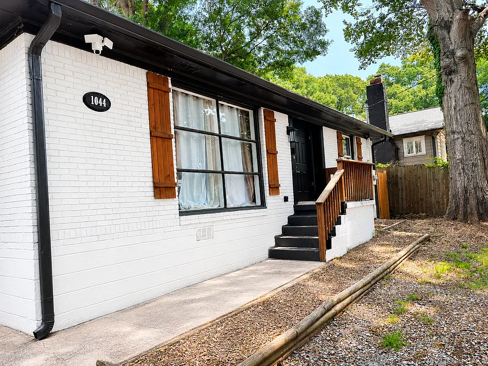 1044 Moreland Dr SE