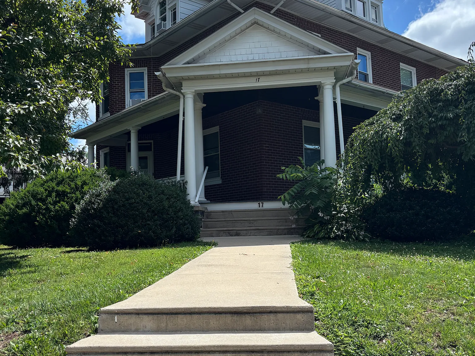 3 bed, $2,200 — Photo 2