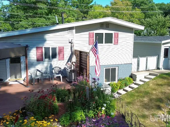 1619 Woodland Ave, Marquette, MI 49855