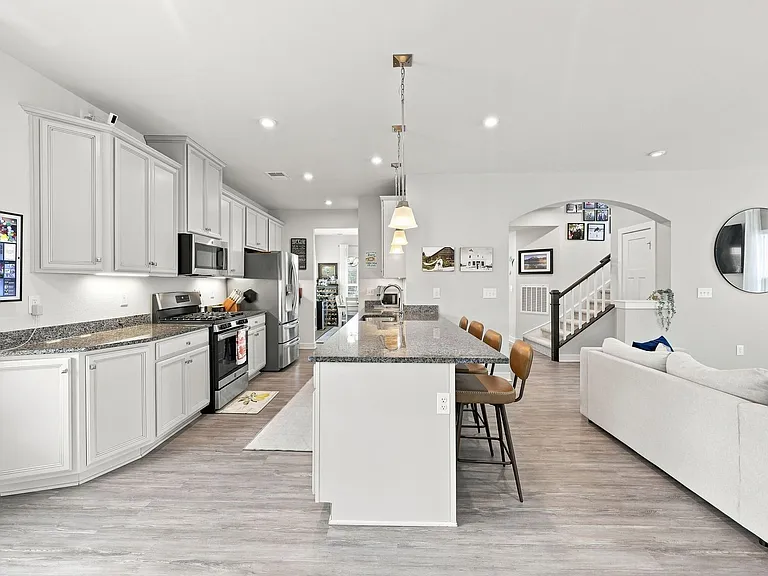 1032 Olmstead St — Photo 12